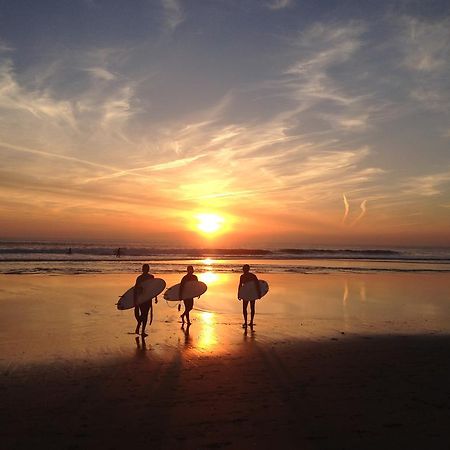 Carcavelos Surf House Bagian luar foto